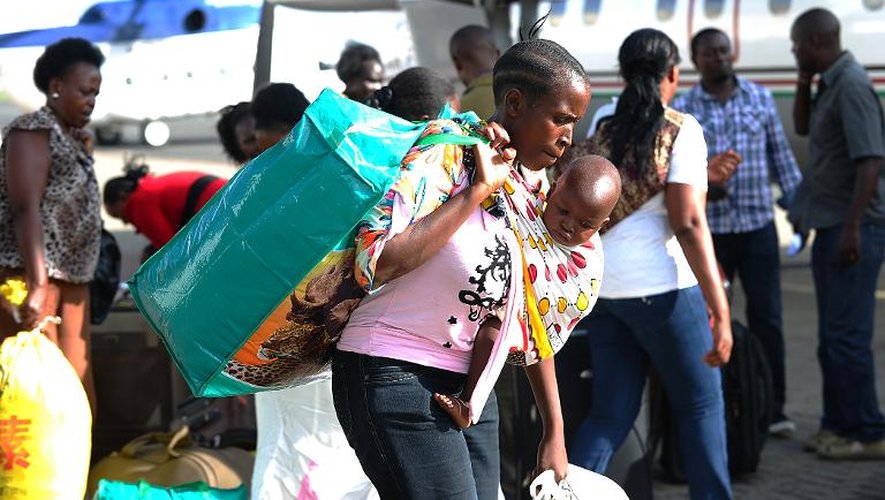 Des réfugiés soudanais à leur arrivée le 22 décembre 2013 à Nairobi
