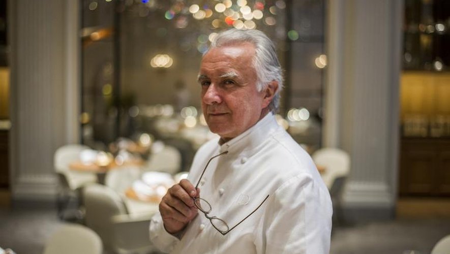 Le chef Alain Ducasse dans son restaurant au Plaza Athénée, le 2 septembre 2014