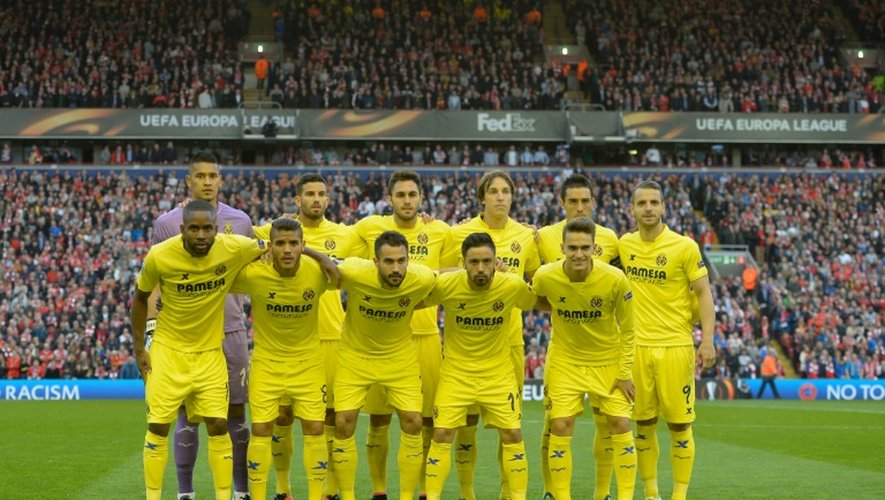 L'équipe de Villarreal pose avant la demi-finale d'Europa League contre Liverpool le 5 mai 2016 à Liverpool