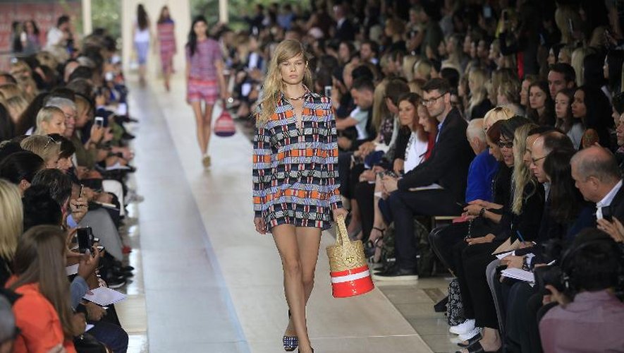 Un modèle présente une création de Tory Burch lors de la Fashion Week à New York le 9 septembre 2014