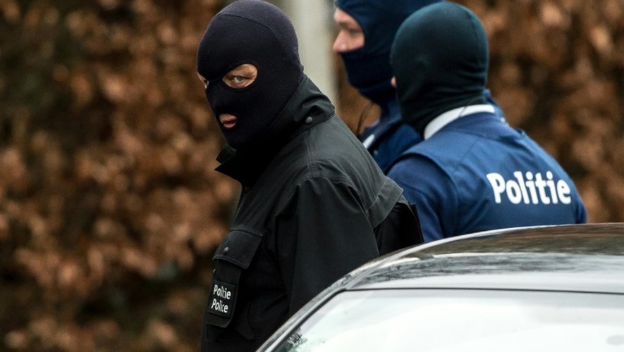 Opération de la police belge dans le cadre du dossier lié au braqueur français Reda Kriket soupçonné d'avoir préparé un attentat jihadiste en France, le 31 mars 2016 à Courtrai, en Belgique