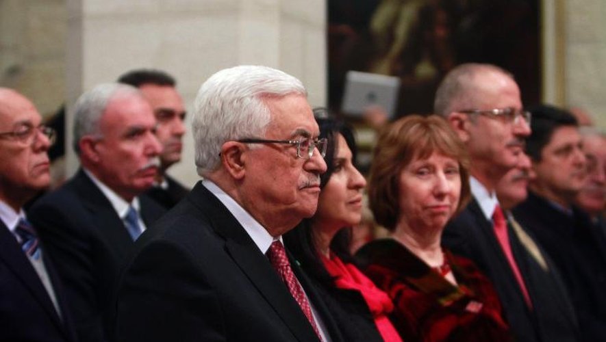 Le président palestinien Mahmoud Abbas et la chef de la diplomatie européenne Catherine Ashton lors de la messe de minuit le 24 décembre 2013 à Bethléem