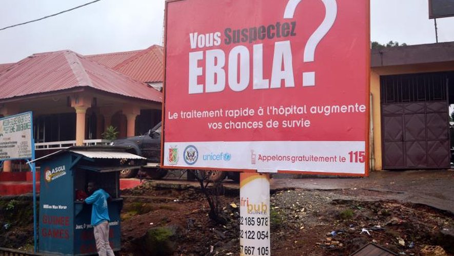 Un panneau d'information sur le virus Ebola, à Conakry en Guinée le 8 septembre 2014