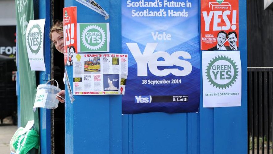 Des affiches appelant à voter "Oui" au référendum sur l'indépendance de l'Ecosse, le 9 septembre 2014 à Edimbourg
