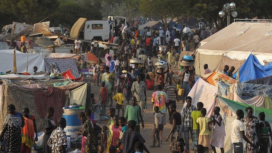 Des civils rassemblés le 22 décembre 2013 sur une base de l'Onu  à Juba