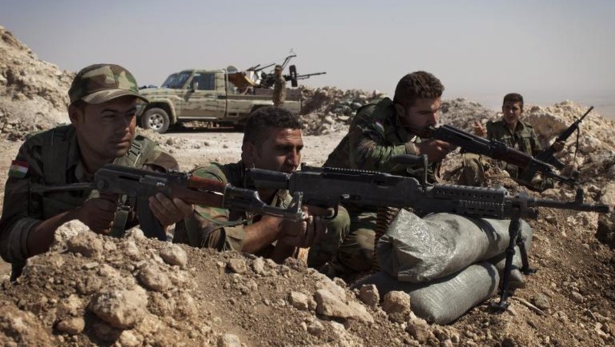 Des combattants irakiens pershmergas en position sur le Mont Zardak, repris aux jihadistes, à l'est de Mossoul, le 9 septembre 2014