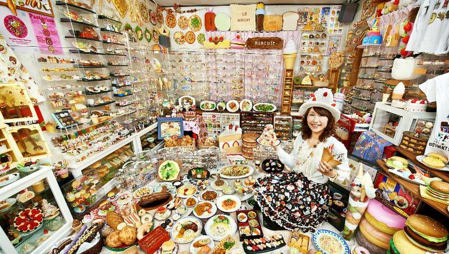 Photographie non datée, publiée le 9 septembre 2014 par le livre Guinness des records, d'Akiko Obata, qui détient le record de la collection comprenant le plus grand nombre d'objets en plastique imitant de la nourriture