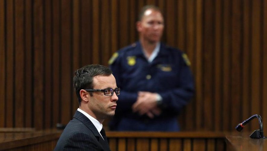 Le champion paralympique sud-africain Oscar Pistorius lors de son procès pour meurtre, le 8 août 2014 à Pretoria