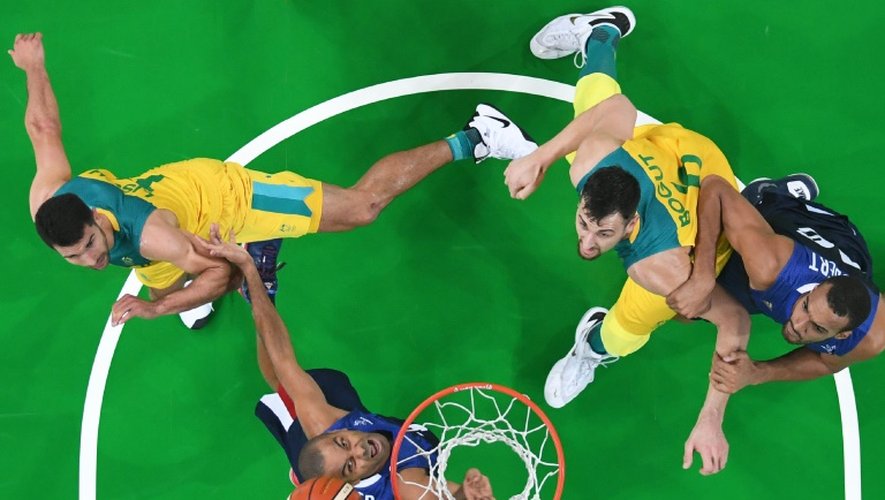 Le meneur de l'équipe de France de basket Tony Parker face à l'Australie, le 6 août 2016 à Rio