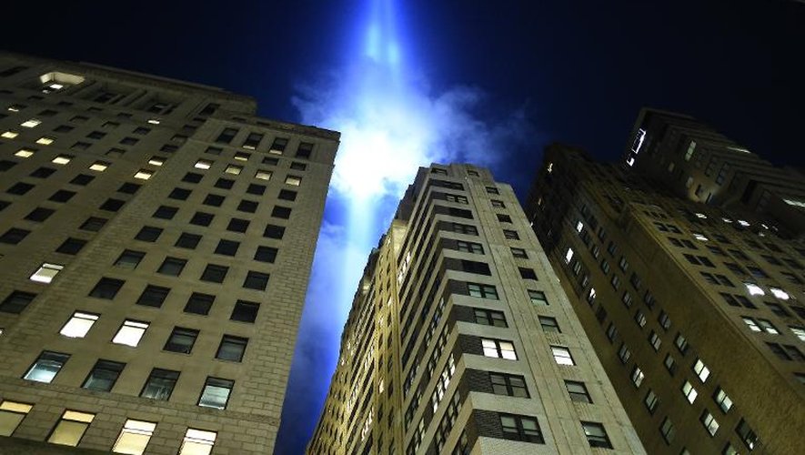 Illuminations dans le ciel new-yorkais au sud de Manhattan  pour les commémorations du 13e anniversaire des évènements du 11 septembre