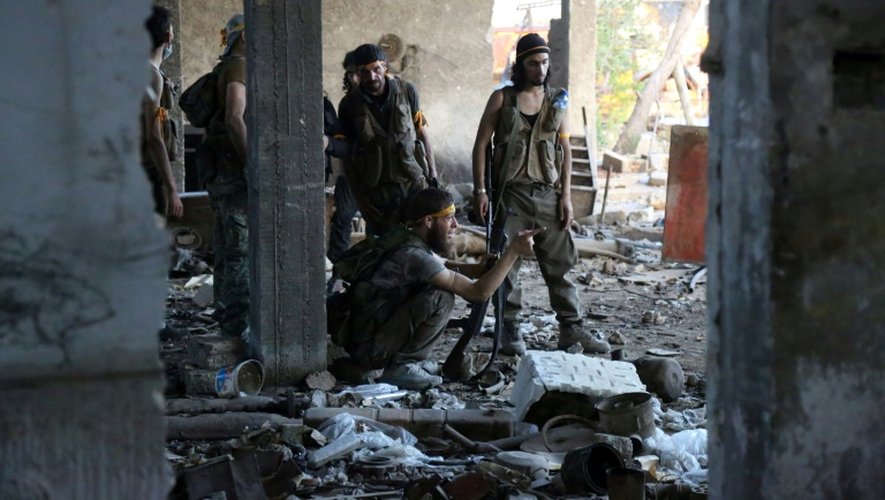 Des combattants rebelles à Ramoussa, au sud-ouest d'Alep le 6 août 2016