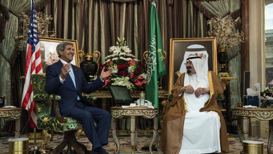 Le secrétaire d'Etat américain John Kerry rencontre le roi saoudien Abdallah, au palais royal à Jeddah, le 11 septembre 2014