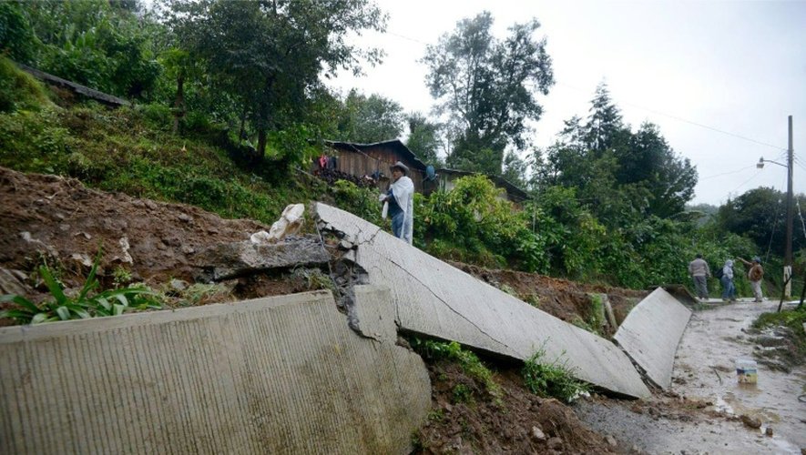Les dégats provoqués par des glissements de terrains après le passage de la tempête Earl à Coscomatepec dans l'état de Veracruz, au Mexique, le 6 août 2016