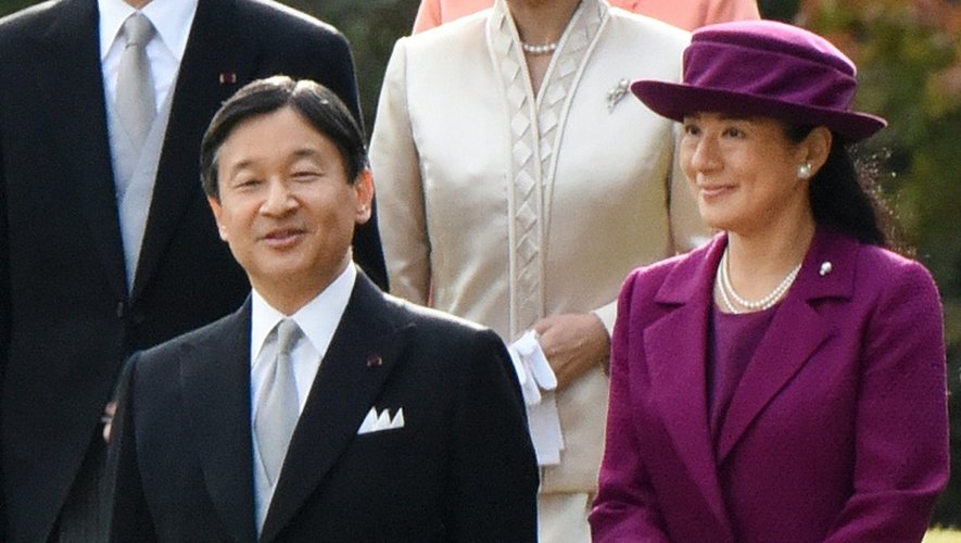 Le prince Nahurito (à g.) et son épouse, la princesse Masako (à d.) à Tokyo le 12 novembre 2015