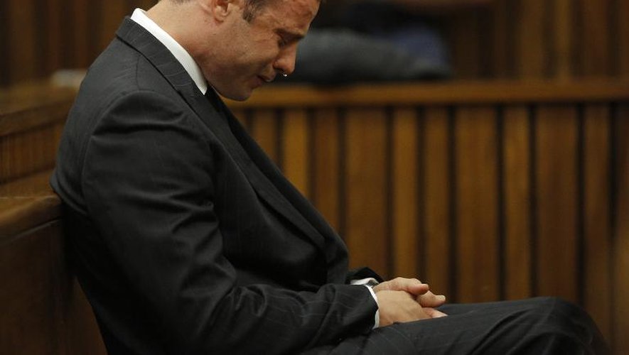 Oscar Pistorius pleure lors de son procès  le 11 septembre 2014 à Pretoria