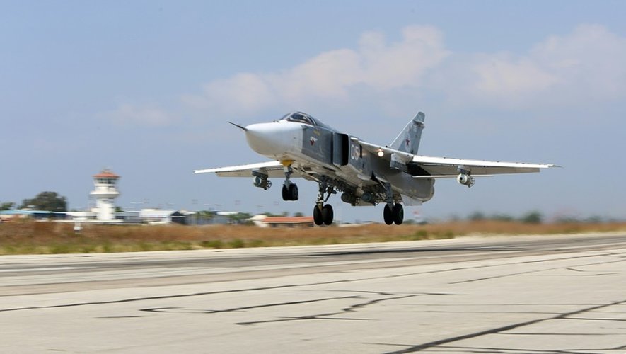 Un bombardier russe Sukhoi Su-24, le 3 octobre 2015 à Latakia en Syrie, identique à celui abattu par l'armée turque