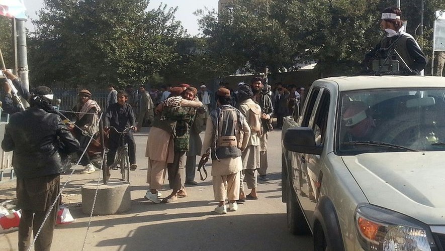 Des combattants talibans le 29 septembre 2015 à Kundunz