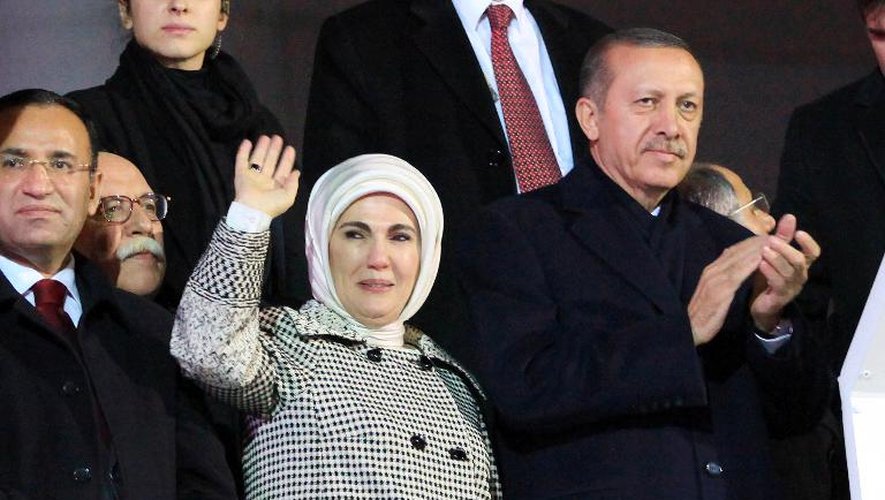 Erdogan et sa femme Emine le 27 décembre 2013 à l'aéroport d'Ankara