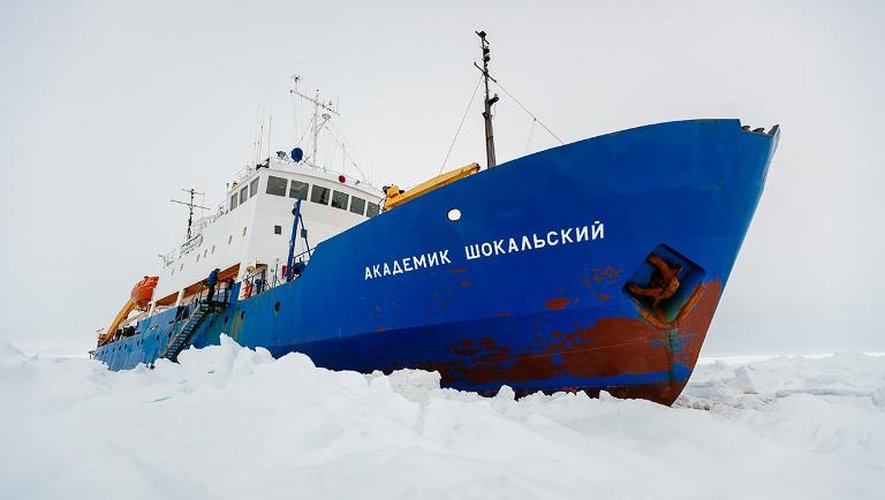 L'Akademik Shokalskiy bloqué dans les glaces de l'Antarctique