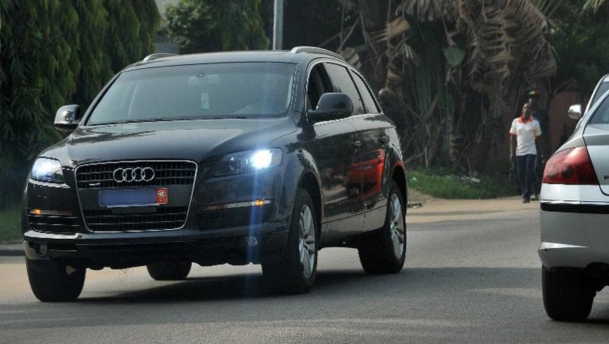 Une Audi le 19 décembre 2013 dans une rue d'Abidjan