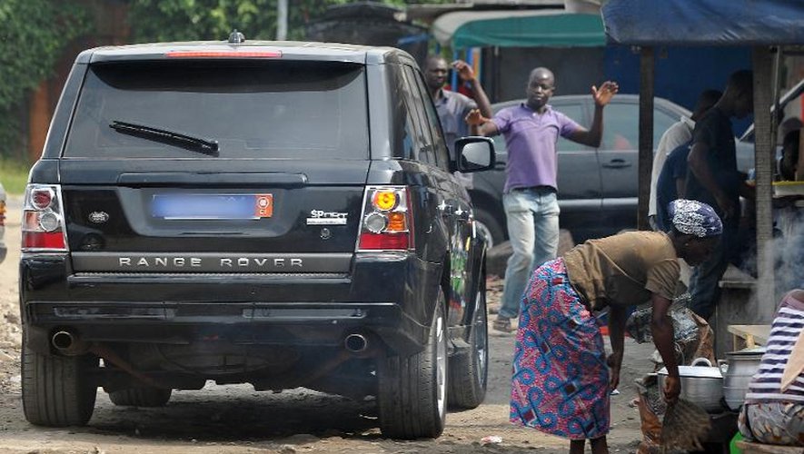 Un Range Rover le 19 décembre 2013 dans une rue d'Abidjan