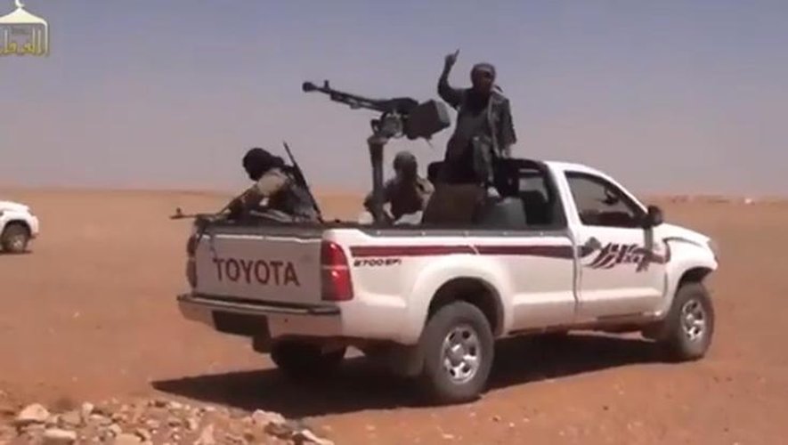 Une capture écran d'une vidéo montrant des membres présumés du groupe djihadiste Ussud Al-Anbar, affilié à l'Etat islamique en Irak et au Levant, l'entité d'Al-Qaïda en Irak, le 23 août 2013