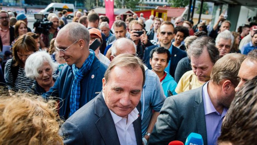 Le leader du parti social-démocrate suédois Stefan Löfven (c), le 12 septembre 2014 à Stockholm