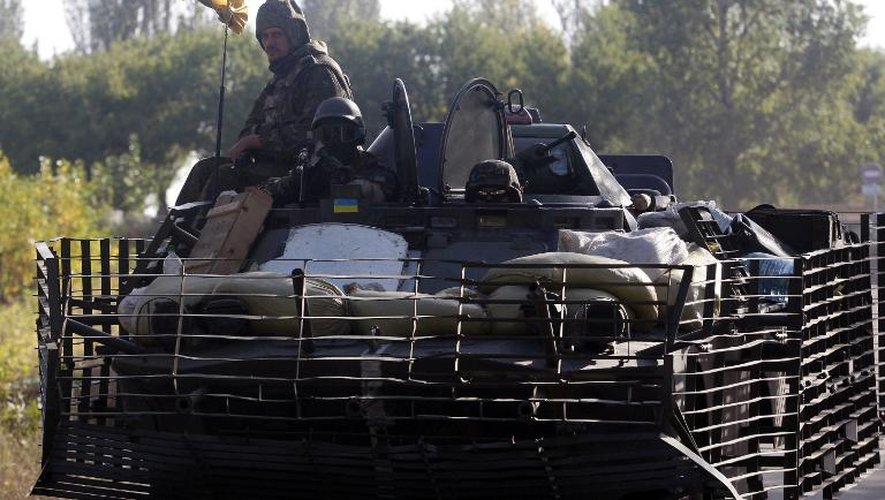Des soldats ukrainiens en véhicule blindé près de la ville de Kramatorsk, dans la région de Donetsk, le 13 septembre 2014
