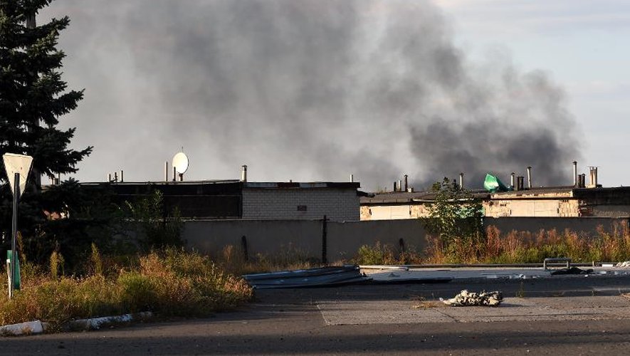 De la fumée à proximité de l'aéroport de Donetsk, le 13 septembre 2014