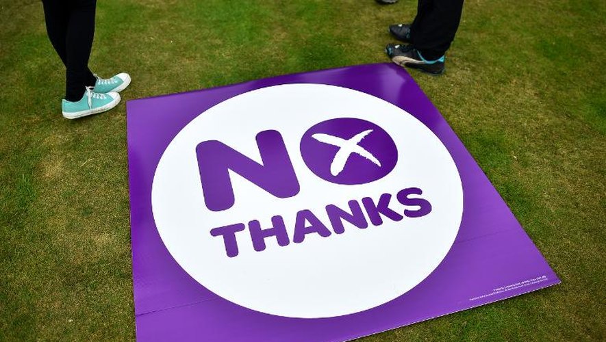 Affiche posée sur le sol durant une manifestation pour le Non à l'indépendance de l'Ecosse, à Edimbourg, le 14 septembre 2014