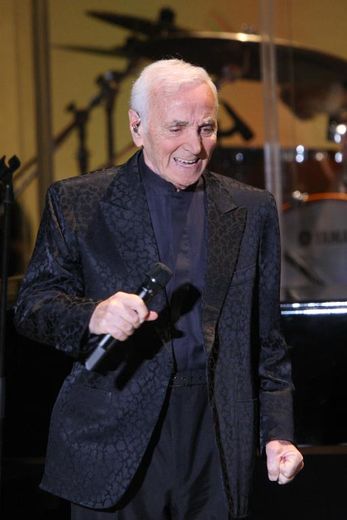 Charles Aznavour sur la scène du Greek Theatre à Los Angeles le 13 septembre 2014