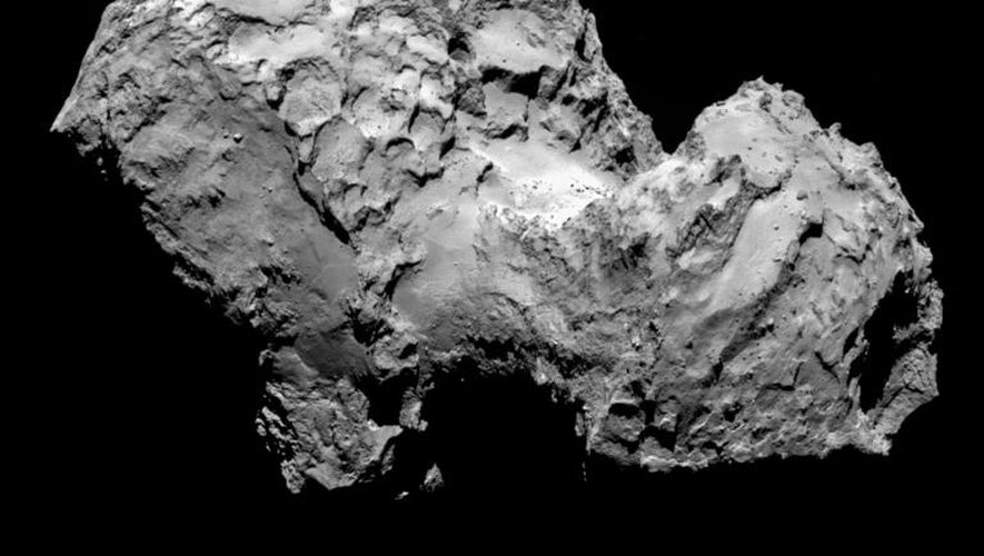 Une photo de la comète 67P, Tchourioumov-Guérassimenko, prise par la caméra de la sonde spatiale Rosetta le 3 août 2014