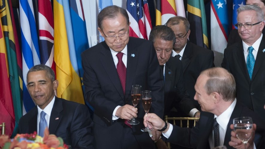 Le président américain Barack Obama, le secrétaire général de l'Onu Ban Ki-moon et le président russe Vladimir Poutine lors d'un déjeuner à l'Onu le 28 septembre 2015 à New York