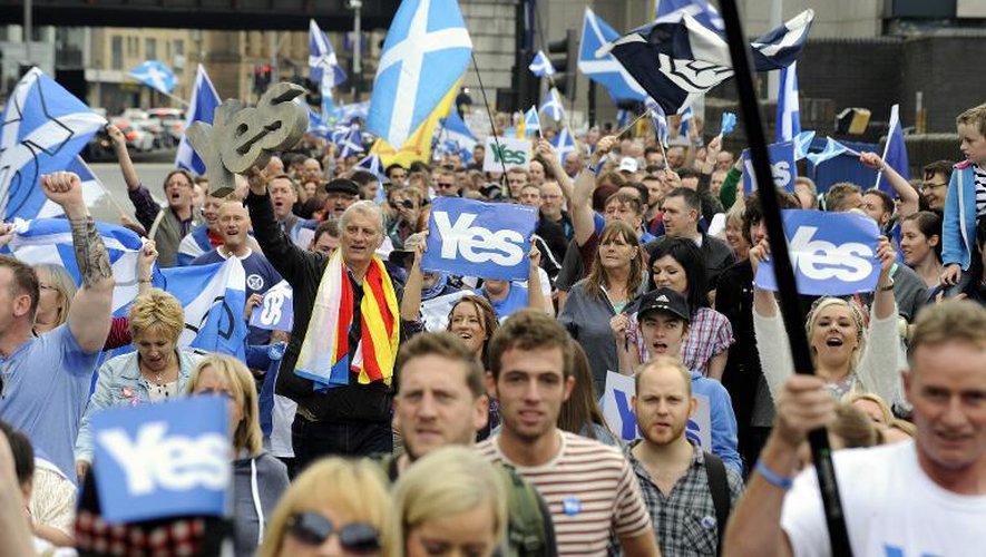 Des partisans du "oui" au référendum sur l'indépendance de l'Ecosse, manifestent le 14 septembre 2014 à Glasgow