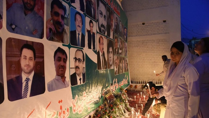 Veillée à Quetta, au Pakistan, le 9 août 2016, pour rendre hommage aux victimes de l'attentat suicide