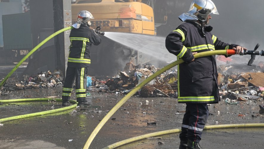 Les pompiers de Villefranche-de-Rouergue et de Caylus ont dû intervenir à l’usine de stockage de déchets, «déchets services 12», zone de la Glèbe.