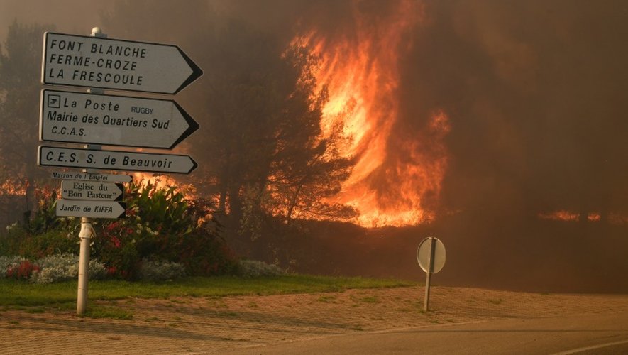 Incendie près de Vitrolles, à trente kilomètres au nord de Marseille, le 10 août 2016