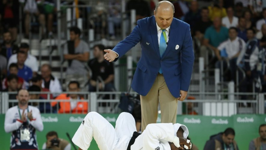 La désillusion de la judoka Gévrise Emane battue dès le 1er tour aux JO de Rio, le 10 août 2016