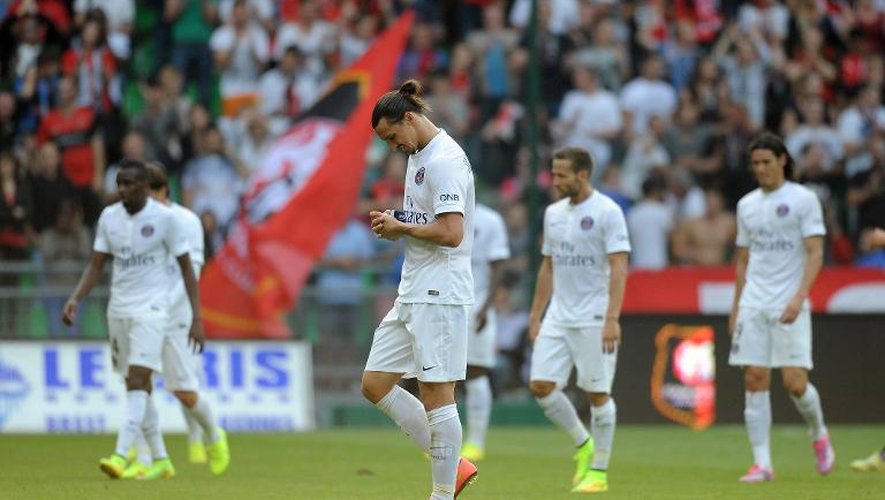 Les joueurs du PSG, déçus de leur prestation face à Rennes en Ligue 1, le 14 septembre 2014 au stade de la Route de Lorient