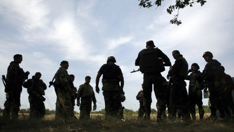 Des soldats ukrainiens près de Popasna, dans l'Est séparatiste prorusse de l'Ukraine, le 12 septembre 2014