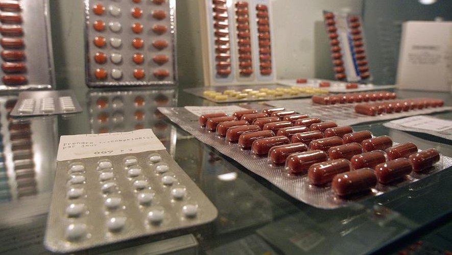 Des échantillons de médicaments génériques dans un laboratoire