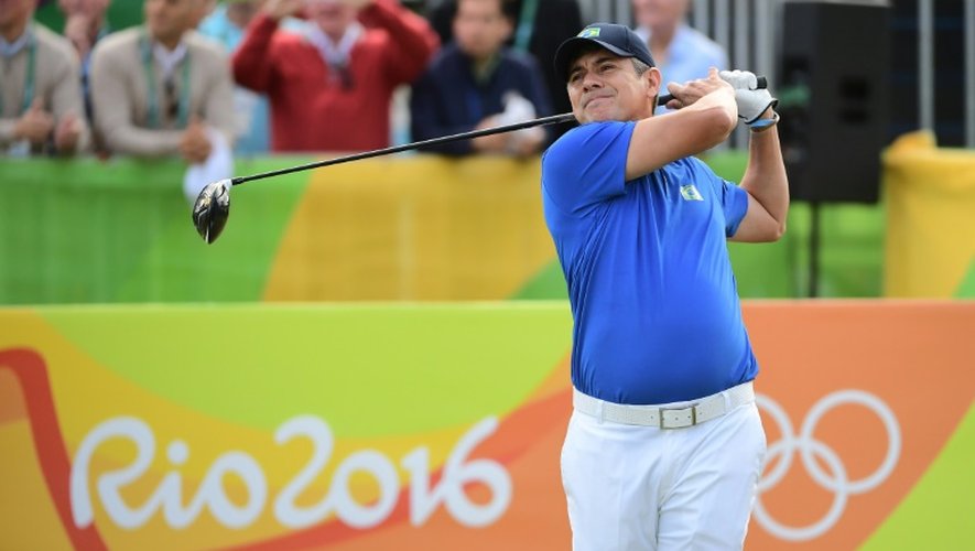Le Brésilien Adilson Jose Da Silva, premier golfeur à effectuer le parcours olympique à Rio, le 11 août 2016
