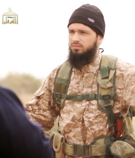 Grab vidéo tiré d'une vidéo diffusée par le média islamiste al-Furqan le 16 novembre 2014 montrant le Français Maxime Hauchard