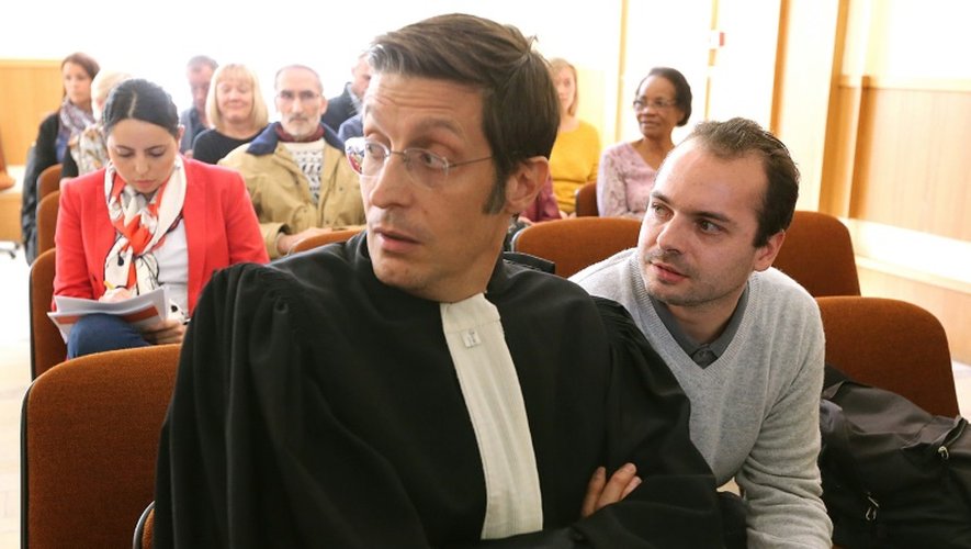 François Lambert (D), le neveu du patient en état végétatif depuis un accident de la route en 2008 et son avocat Bruno Lorit au tribunal administratif de Châlons-en-Champagne, le 29 septembre 2015