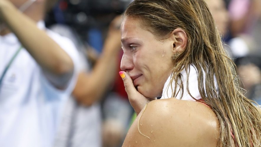 La nageuse russe Yulia Efimova en pleurs après sa place de seconde dans le 100 m brasse le 8 août 2016 aux JO de Rio