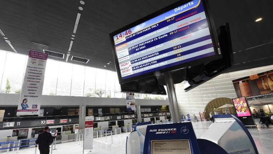 Un panneau affichant les vols annulés à l'aéroport de Montpellier, le 17 septembre 2014, pendant la grève des pilotes d'Air France