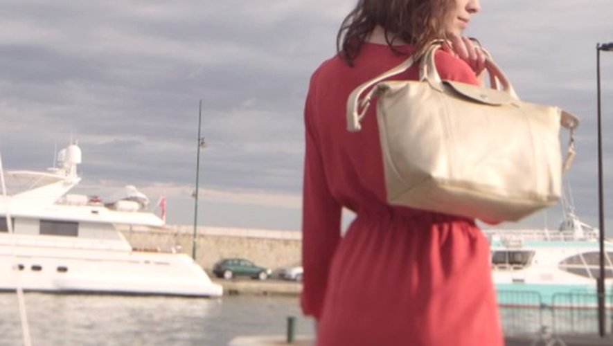Alexa Chung et sa campagne pour les sacs Longchamp : une carte postale de Saint Tropez