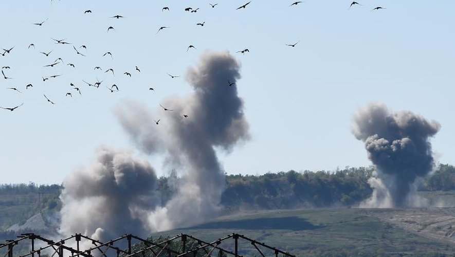 Combats le 18 septembre 2014 près de la ligne de front à Zouïvka, à 50 kilomètres de Donetsk, à l'est de l'Ukraine