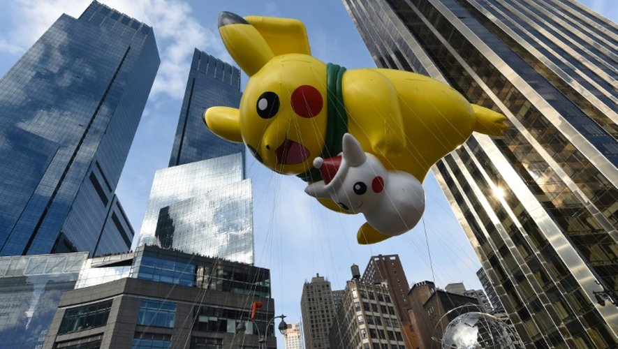 Un ballon Pikachu flottant dans le ciel de New York le 26 novembre 2015