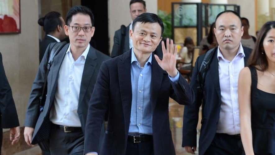 Le fondateur d'Alibaba, Jack Ma (c), le 16 septembre 2014 à Singapour